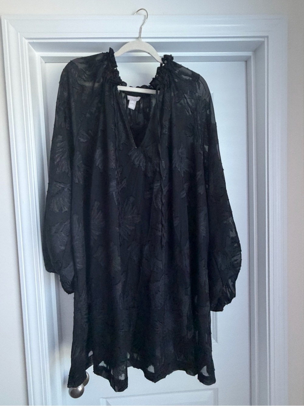 H&M Black Sheer Floral V-Neck Long Sleeve Tunic Dress